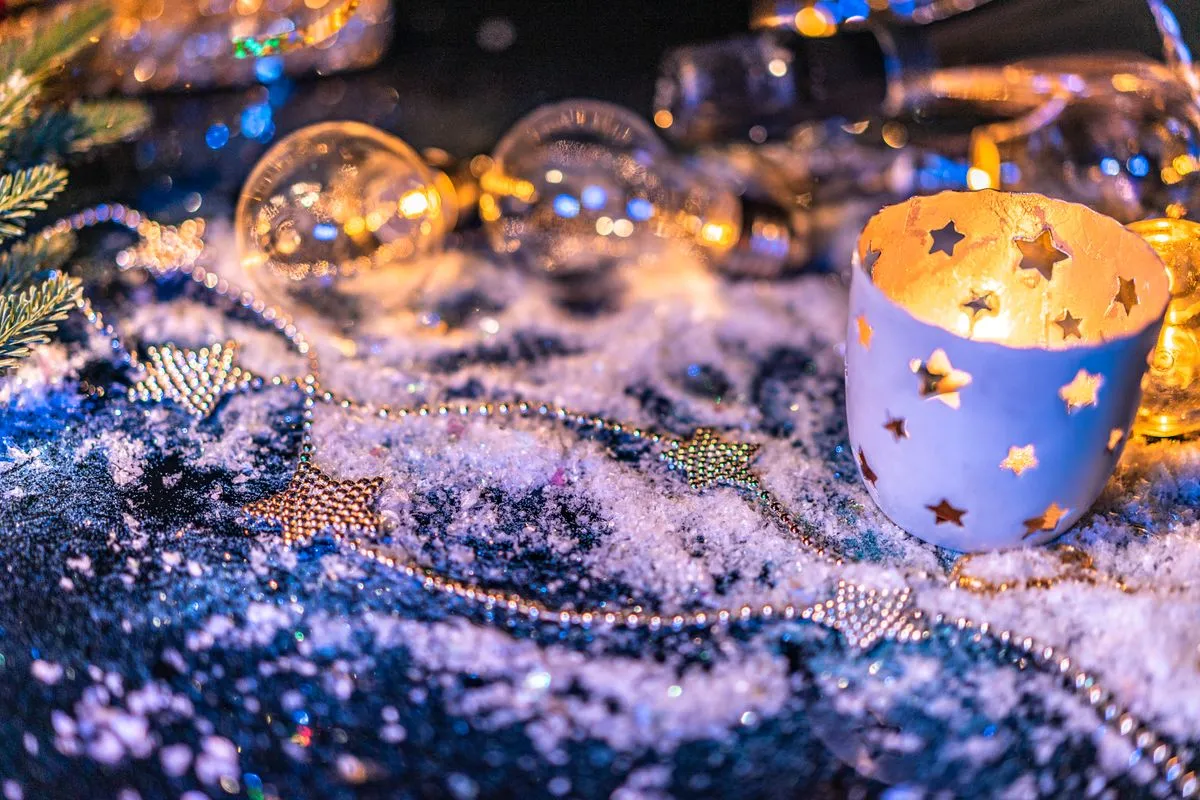 Weihnachtsdeko selber machen mit Kerzen und Naturmaterialien